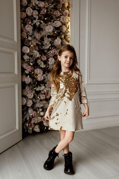 Сукня Неллі з рукавом паєтки золоті для дівчинки &mdash; Mini Queenie