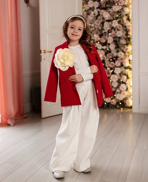 Піджак червоний з поясом і штани палаццо білі для дівчинки &mdash; Mini Queenie