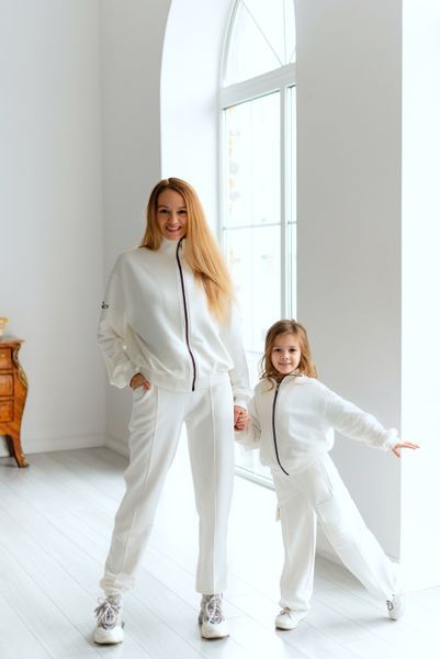 Спортивний костюм Спорт з штанами карго для дівчинки &mdash; Mini Queenie