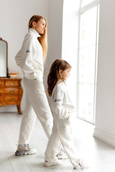 Спортивний костюм Спорт з штанами карго для дівчинки &mdash; Mini Queenie