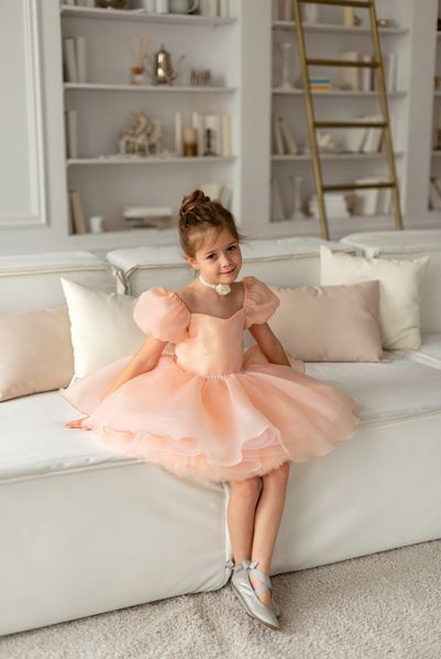 Сукня Аврора органза персикова для дівчинки &mdash; Mini Queenie
