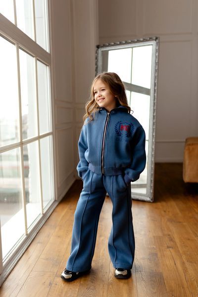 Спортивний костюм Спорт з накаткою попереду для дівчинки &mdash; Mini Queenie