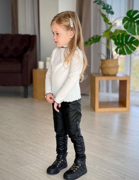 Гольф рубчик з чорним кантом для дівчинки &mdash; Mini Queenie