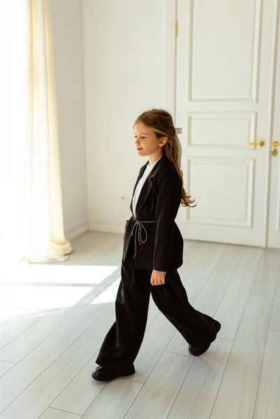 Піджак з поясом і штани палаццо для дівчинки &mdash; Mini Queenie