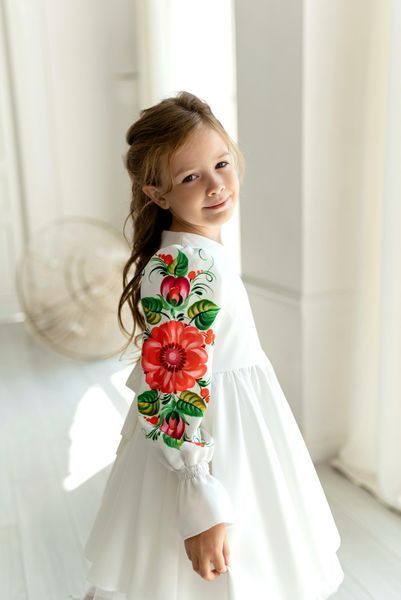 Сукня Айворі з принтом на рукавах для дівчинки &mdash; Mini Queenie