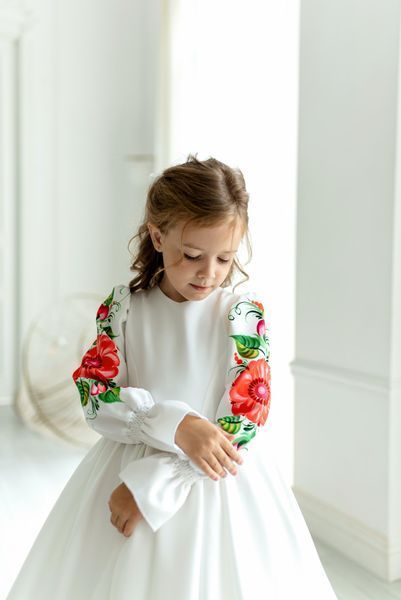 Сукня Айворі з принтом на рукавах для дівчинки &mdash; Mini Queenie