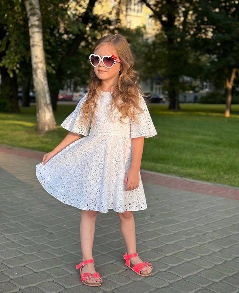 Сукня Стефані прошва для дівчинки &mdash; Mini Queenie