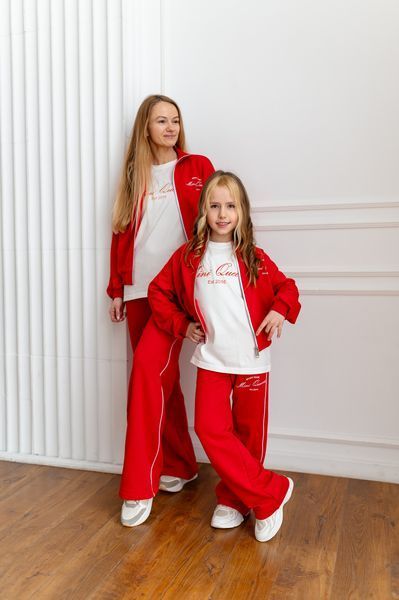 Футболка з червоним лого для дівчинки &mdash; Mini Queenie