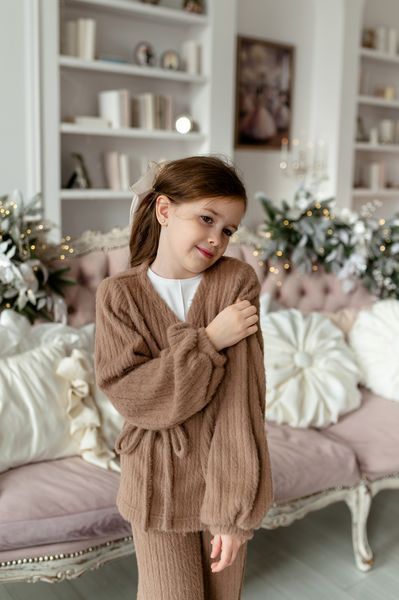 Кардиган та штани кльош коричневий для дівчинки &mdash; Mini Queenie
