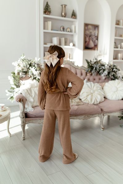 Кардиган та штани кльош коричневий для дівчинки &mdash; Mini Queenie