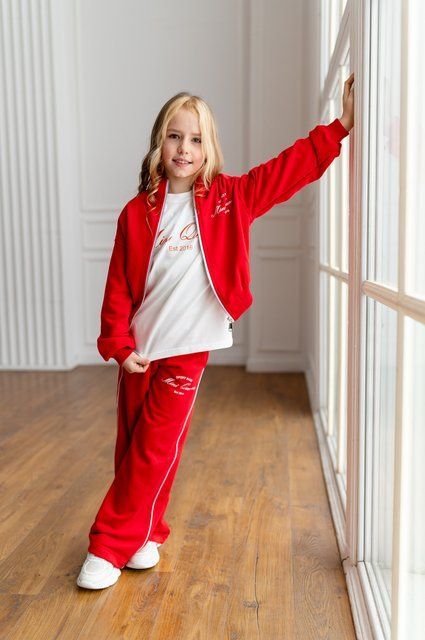 Футболка з червоним лого для дівчинки &mdash; Mini Queenie