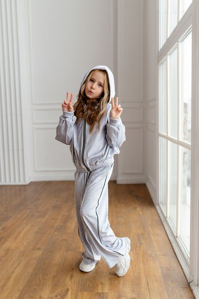 Спортивний костюм Сінті велюровий для дівчинки &mdash; Mini Queenie