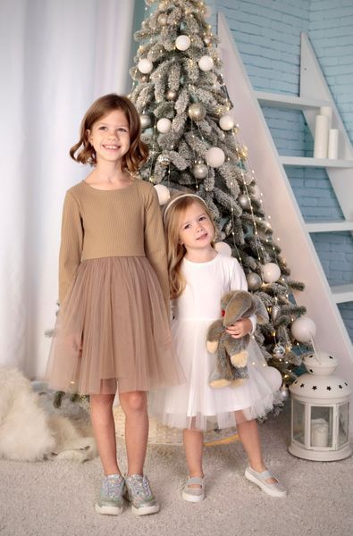 Сукня рубчик біла для дівчинки &mdash; Mini Queenie