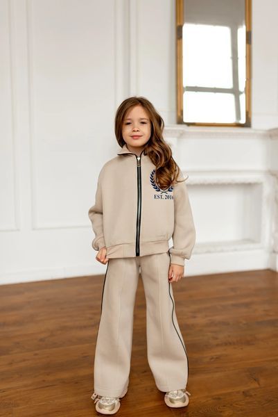 Спортивний костюм Спорт з накаткою попереду для дівчинки &mdash; Mini Queenie