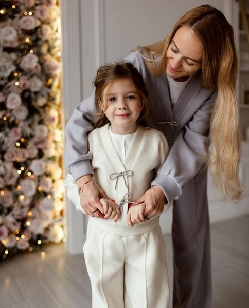Комплект Олівія кофта та штани білий для дівчинки &mdash; Mini Queenie
