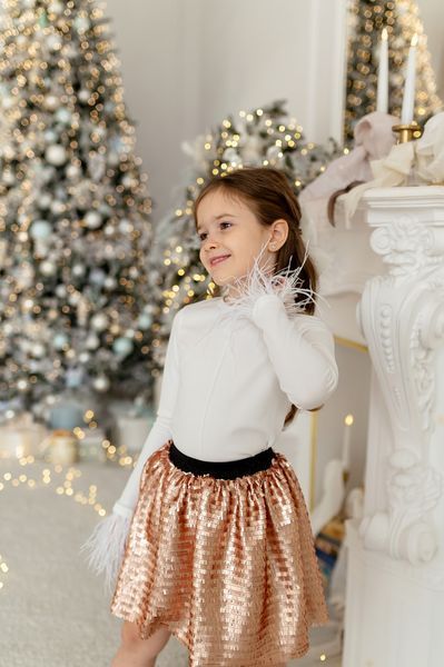 Лонгслів рубчик зі пір'ям білий для дівчинки &mdash; Mini Queenie