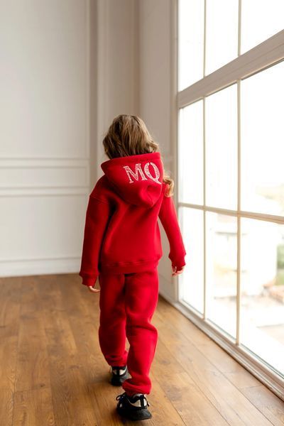 Спортивний костюм Емілі з вишивкою для дівчинки &mdash; Mini Queenie