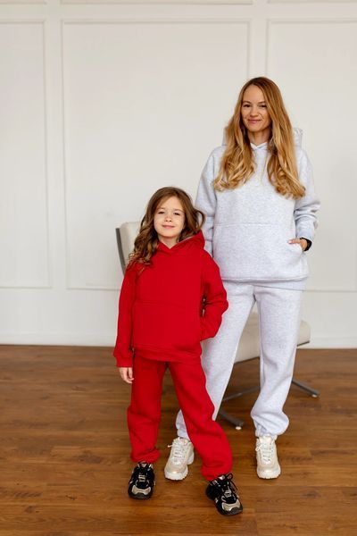 Спортивний костюм Емілі з вишивкою для дівчинки &mdash; Mini Queenie