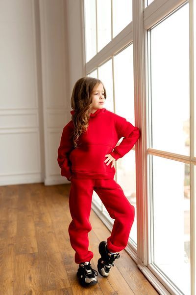 Спортивний костюм Емілі з вишивкою для дівчинки &mdash; Mini Queenie