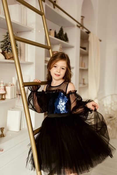 Сукня Тіана чорна із синьо-золотими паєтками для дівчинки &mdash; Mini Queenie