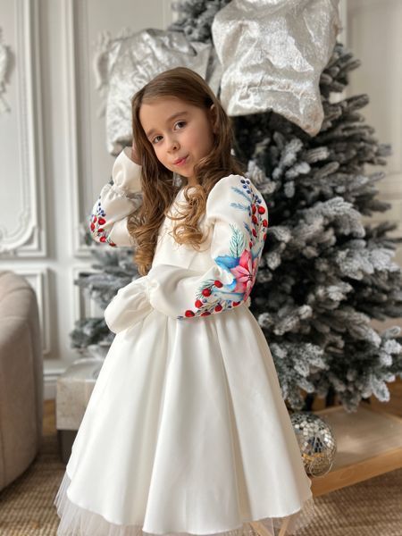 Сукня Айворі з різнокольоровим принтом на рукавах для дівчинки &mdash; Mini Queenie