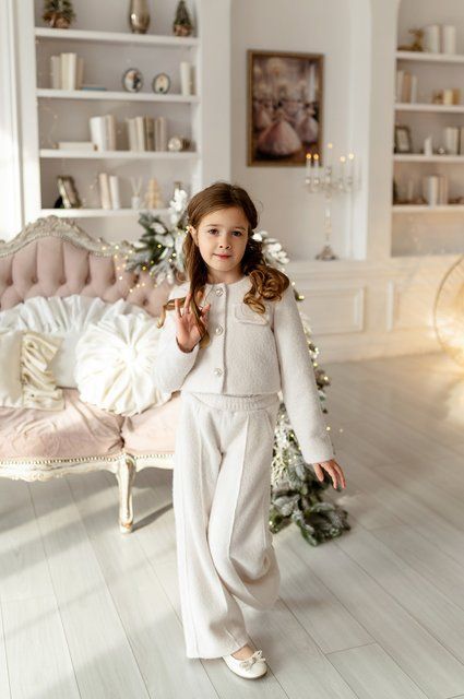 Жакет і штани білий для дівчинки &mdash; Mini Queenie