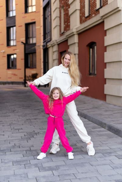 Спортивний костюм "Be Brave" для дівчинки &mdash; Mini Queenie